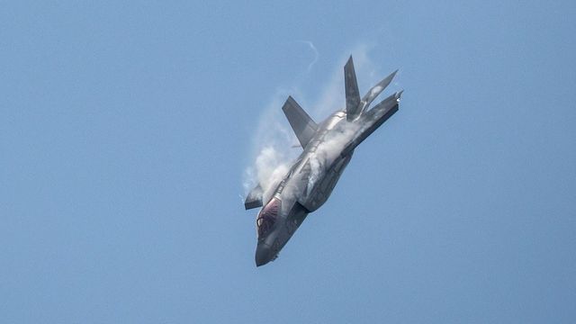 Her viser F-35A hva den er god for i lufta over Paris