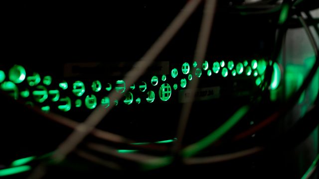 Russiske hackere anklaget for å ha stjålet info fra NSA