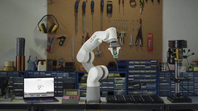 Lettvektsrobot til 40.000 kroner begeistrer robotforsker