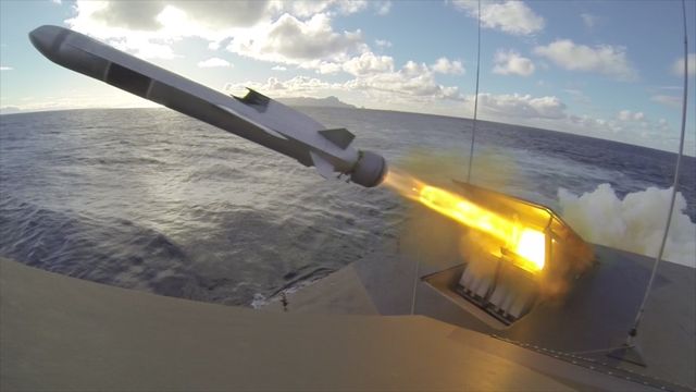 Her sjøsettes stealth-fregatten med norsk missilteknologi om bord