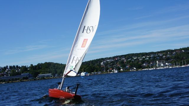 Norske Autonomus kjemper om å bli verdensmester i seiling. Uten mannskap