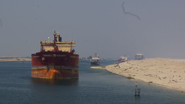 Svovel: Suez-kanalen forbyr åpne scrubbere