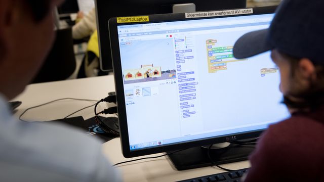 Regjeringen vil ha flere digitale læremidler i skolen