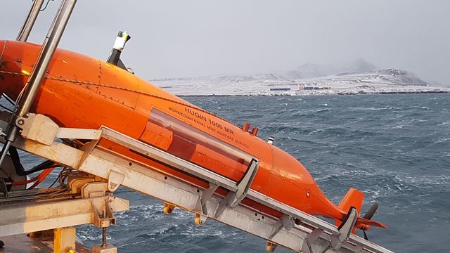 Fant styrtet helikopter på havbunnen utenfor Barentsburg