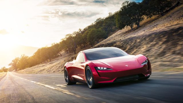 Tesla lanserer ny bil med 1000 kilometer rekkevidde og vanvittig hastighet