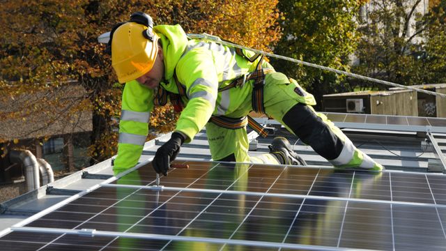 Bråstopp for solceller til eneboliger: – I privatmarkedet er det helt stopp