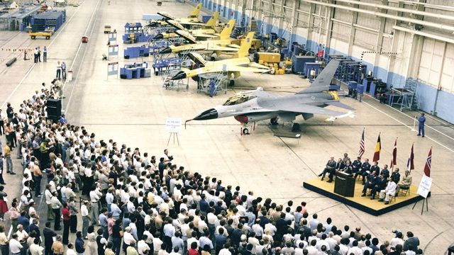 40 år siden første F-16 ble levert - kan bli produsert i ti år til