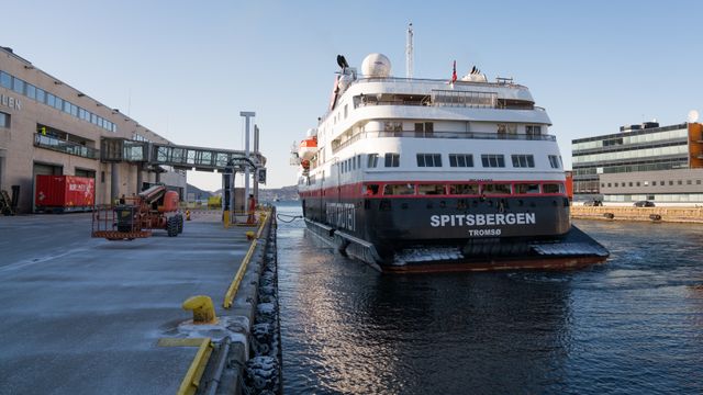 Landstrømanlegget for Hurtigruten i Bergen har ikke fungert ordentlig siden oppstart