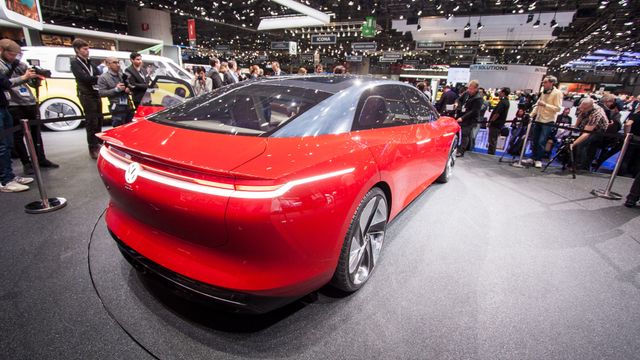 Volkswagen vurderer å lage batterier selv for å klare å bli bli verdens største elbilprodusent