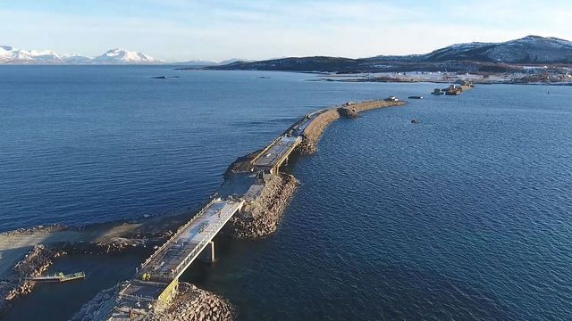 Bli med på flytur over Bjarkøyforbindelsene