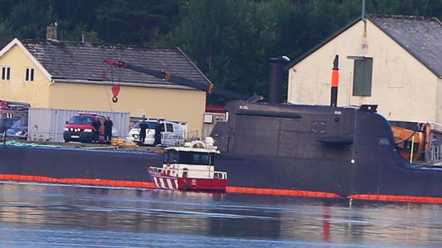 Norsk mobilkran veltet over tysk ubåt. Krangler om hvem som skal betale