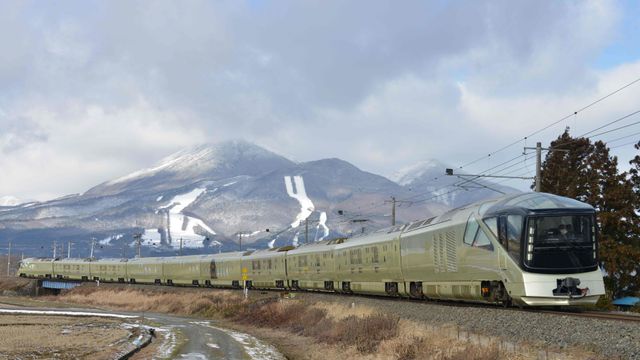 Et japansk togselskap beklager etter å ha forlatt stasjonen 25 sekunder for tidlig