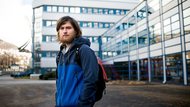 Birk (19) tar universitetsfag på masternivå – samtidig med sisteåret på videregående