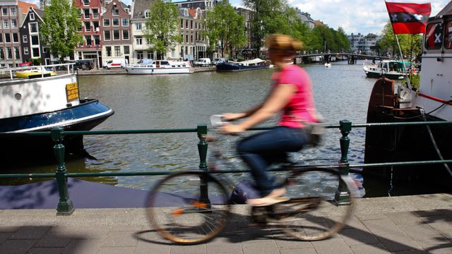 Om de sykler i rushtiden, får nederlenderne betalt for hver kilometer