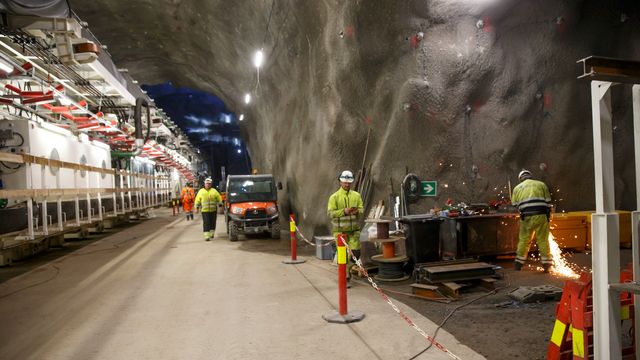 Rundt 80 arbeidere evakuert etter brann ved Follobanen