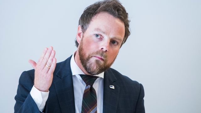 Røe Isaksen forsvarer topplederes millionlønninger