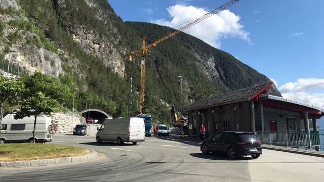 NCC har startet arbeidet med bygging av ny liggekai på fergeleiet på Manheller i Sogn og Fjordane