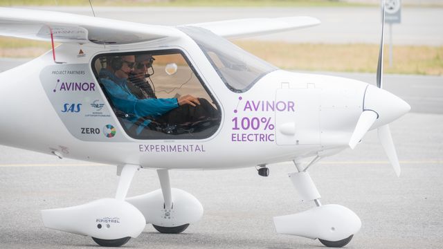 Se Avinor-sjefen og samferdselsministeren fly elektrisk
