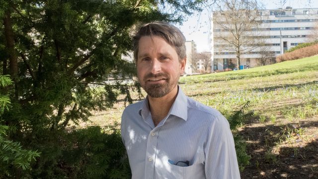 Mener Facebook og Google forvirrer oss til å dele informasjon