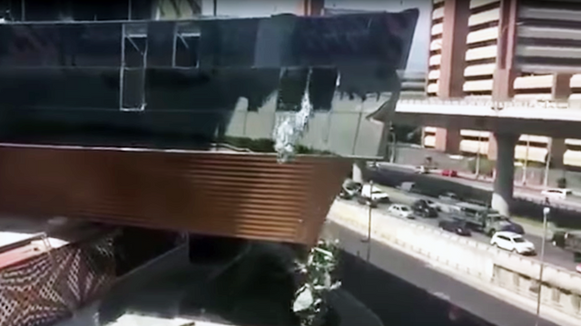 Dramatisk video: Her kollapser luksus-kjøpesenteret i Mexico 