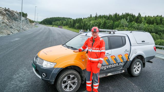 Bli med på kjøretur på den nye E6-strekningen i Trøndelag - Ketil Solvik-Olsen klippet snora i dag