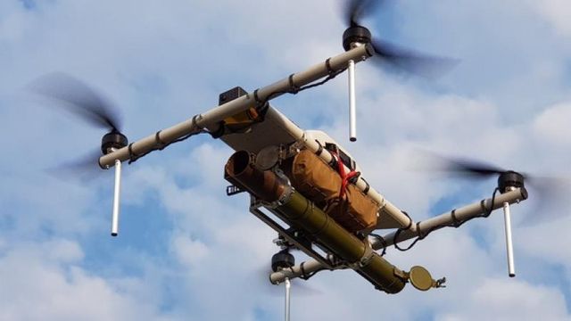 Ukrainske ingeniører og loddebolt-amatører driver forsvar med enkle midler: Utstyrer drone med granatkaster