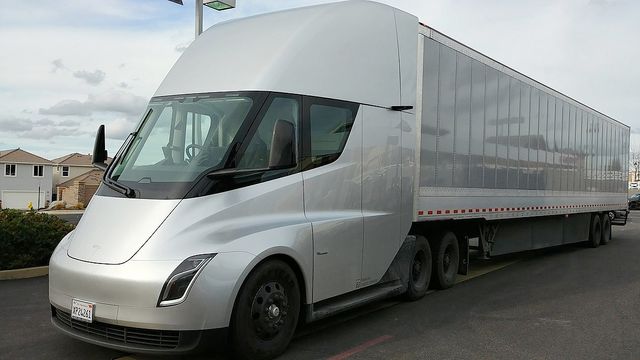 Tesla lastebil har gjennomført sin første langkjøring med last