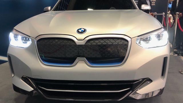 Bloomberg: BMW og Daimler vurderer elbilsamarbeid