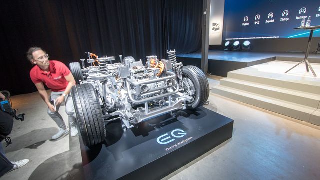 Bloomberg: BMW og Daimler vurderer elbilsamarbeid