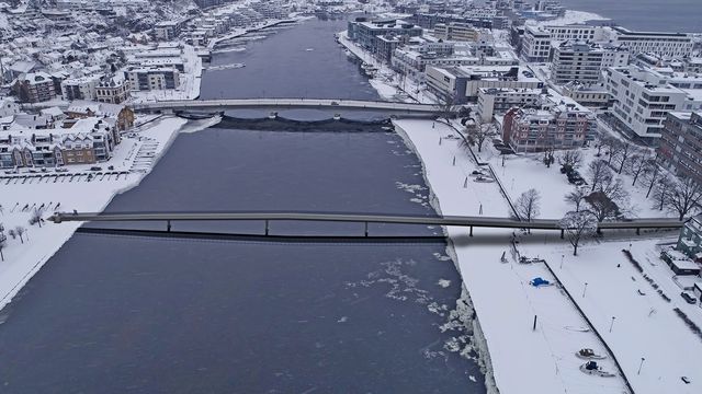 Se hvem som skal prosjektere den mye omtalte gangbrua over Otra i Kristiansand