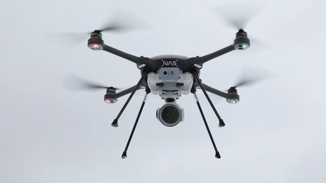Samarbeider om overvåking av kysten: Fyller fem droner med avanserte sensorer