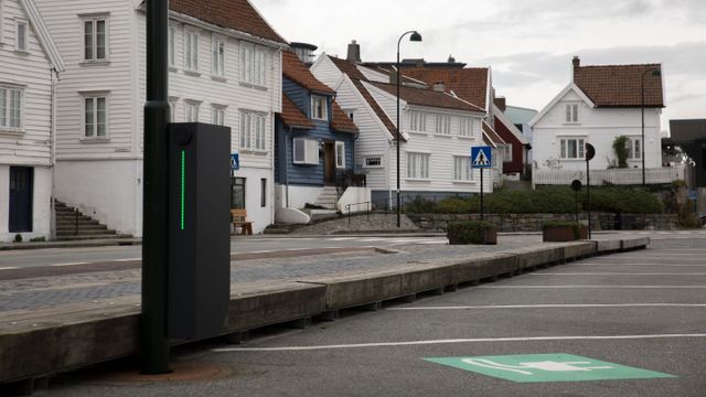 Nå har Stavanger fått flere lyktestolper med lading for elbil
