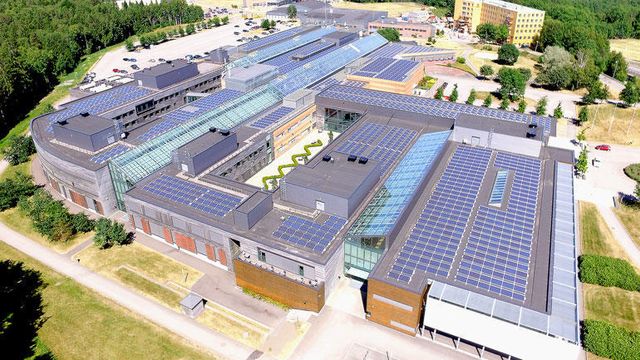Statsbygg vurderer solceller på 1,1 millioner kvadratmeter tak. Her er kriteriene de går etter