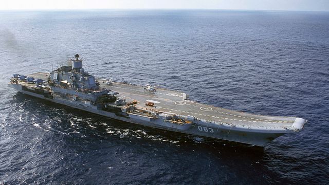 Russlands eneste hangarskip fikk skader da flytedokk sank i Murmansk