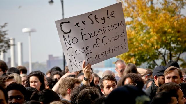 Mange tusen Google-ansatte la ned arbeidet i protest