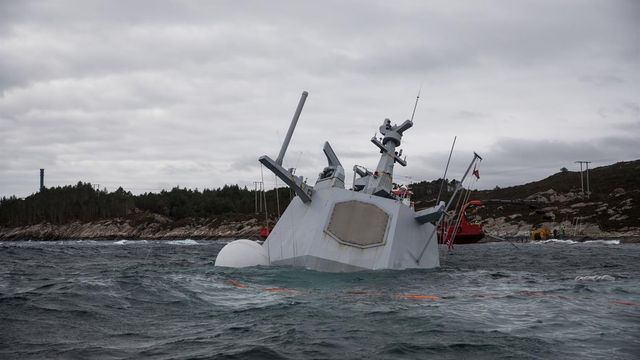 Forsvaret og bergingsselskap tror det vil ta tre uker å berge fregatten