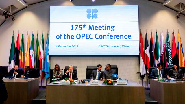 Opec ble ikke enige om oljekutt i går. Saudi-Arabia vet ikke om de blir det i dag heller