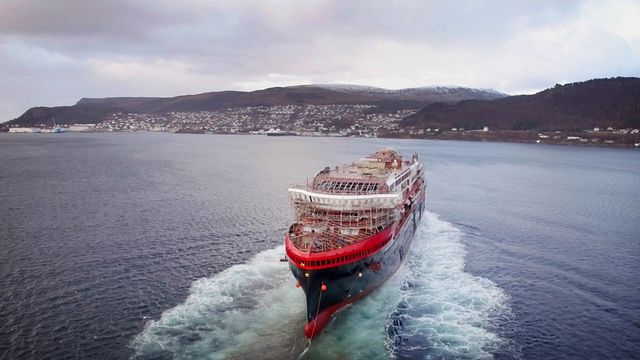 Her sjøsetter Hurtigruten sitt andre hybriddrevne ekspedisjonscruiseskip