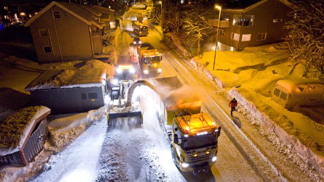 Vinterheltene som jobber best om natten - bli med på snørydding i Tromsøs gater