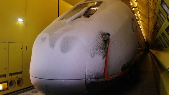 Her testes det nye flytoget i full snøstorm - innendørs