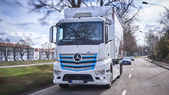 Mercedes leverer elektrisk test-lastebil for å bevise at den gjør nytten