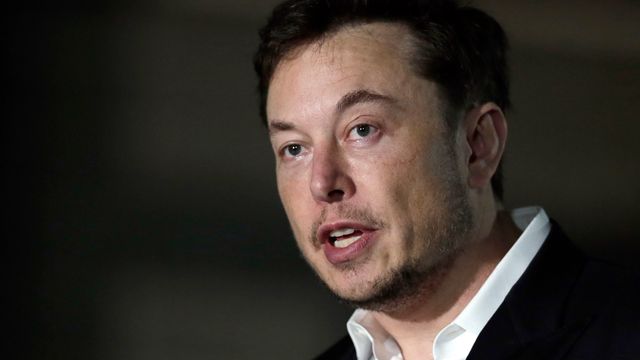 Musk stenger Tesla-butikker og satser kun på nettsalg