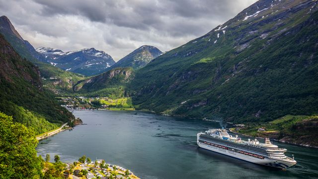 Strengere utslippskrav for skip skal redde verdensarvfjordene