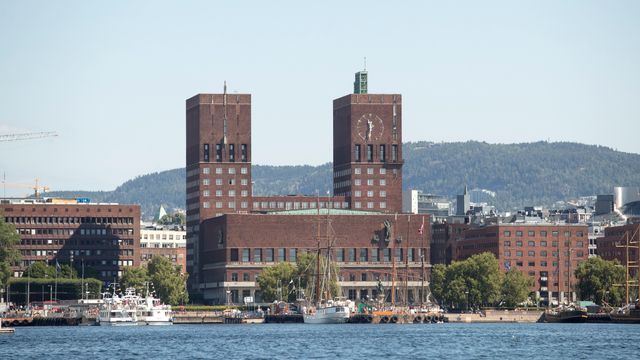 Planlegger solcellepaneler på rådhustaket i Oslo