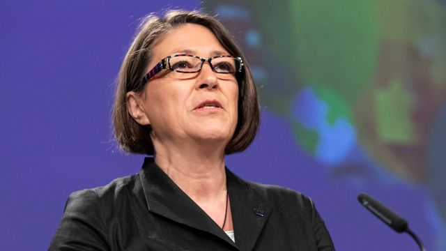 Raser over EU-regler for oppkoblede biler