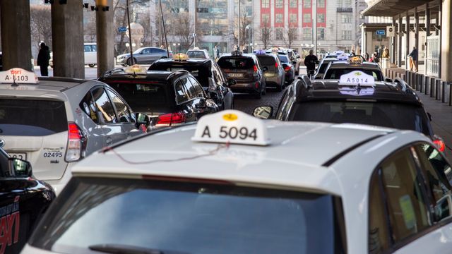 Nå skal drosjene i Oslo hurtiglade trådløst mens de venter på nye passasjerer