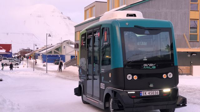 Her kjører bussen førerløst på Svalbard