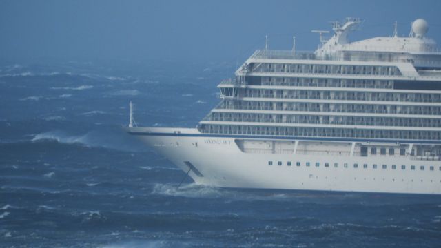 Cruiseskipet kjører for egen maskin mot Molde – 479 er evakuert