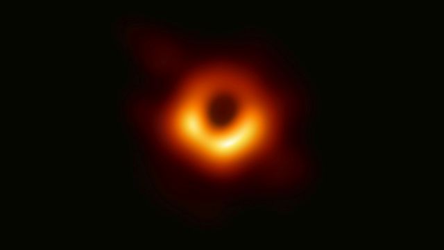 Forskere har tatt det første bildet av et sort hull