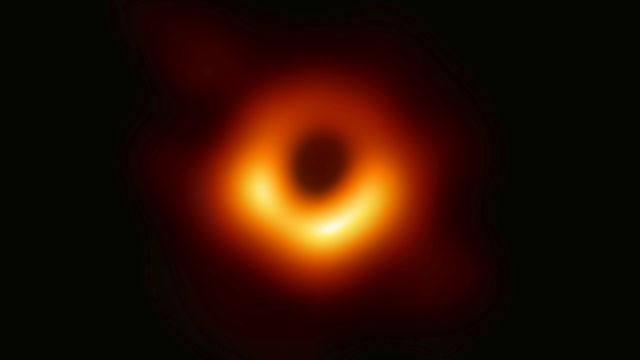 Forskere har tatt det første bildet av et sort hull